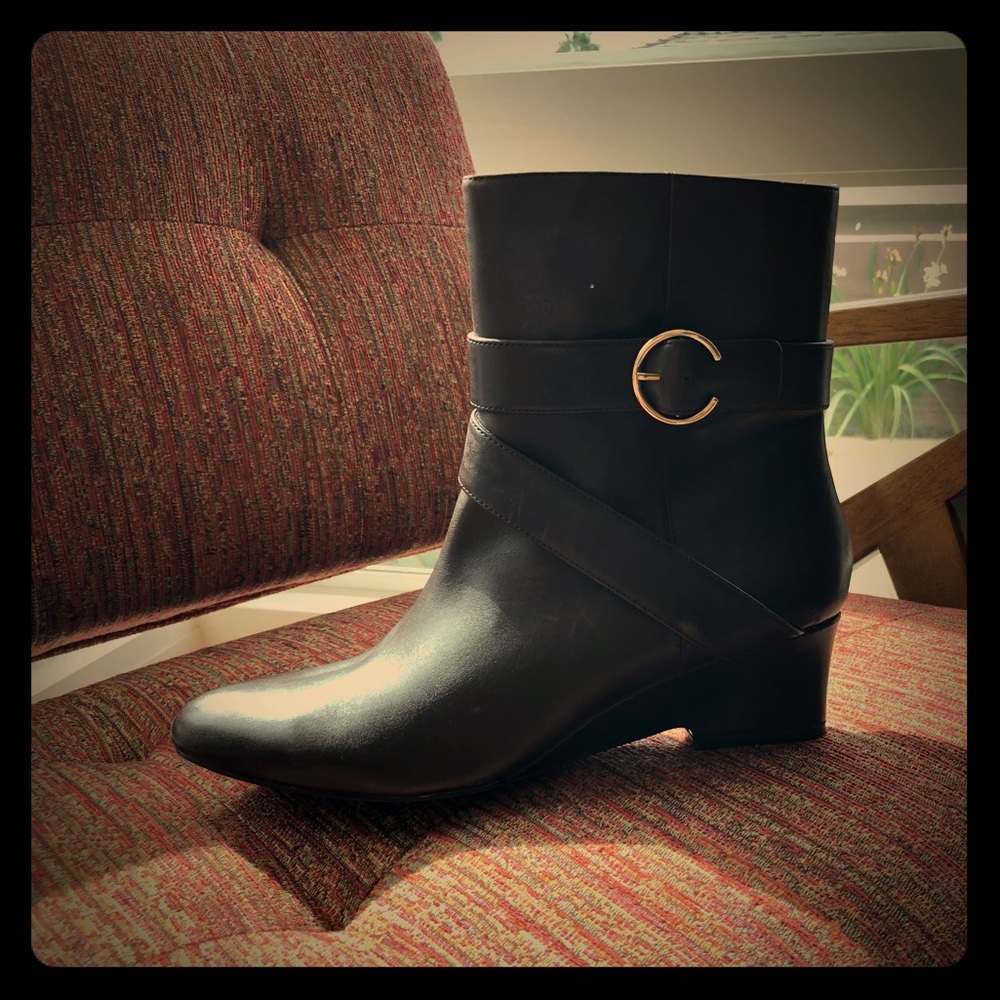 NINE WEST Women’s Leather Booties.            NWOT